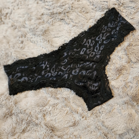 Sexy Lacy Black and Sheer Leopard Mesh Cheeky Thong Women's Size M/6 - Picture 2 of 4